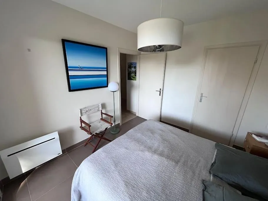 Appartement Avec Terrasse, Vue Jardin Et Piscine Antibes 0*,  France