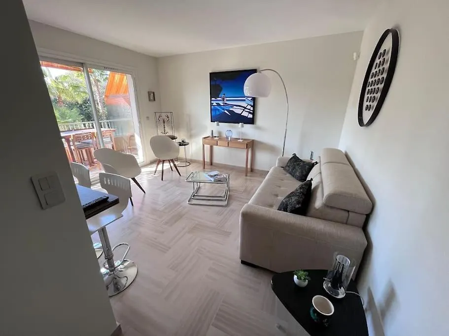Appartement Avec Terrasse, Vue Jardin Et Piscine Antibes Apartment