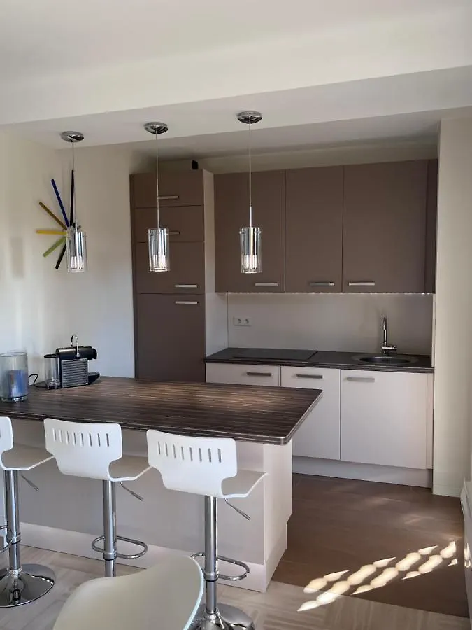 Apartment Appartement Avec Terrasse, Vue Jardin Et Piscine Antibes
