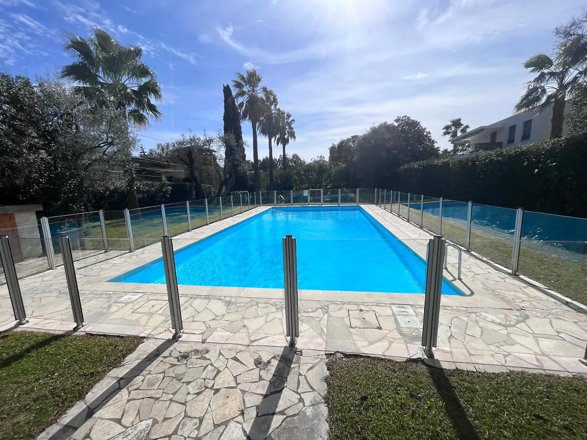 Appartement Avec Terrasse, Vue Jardin Et Piscine Antibes