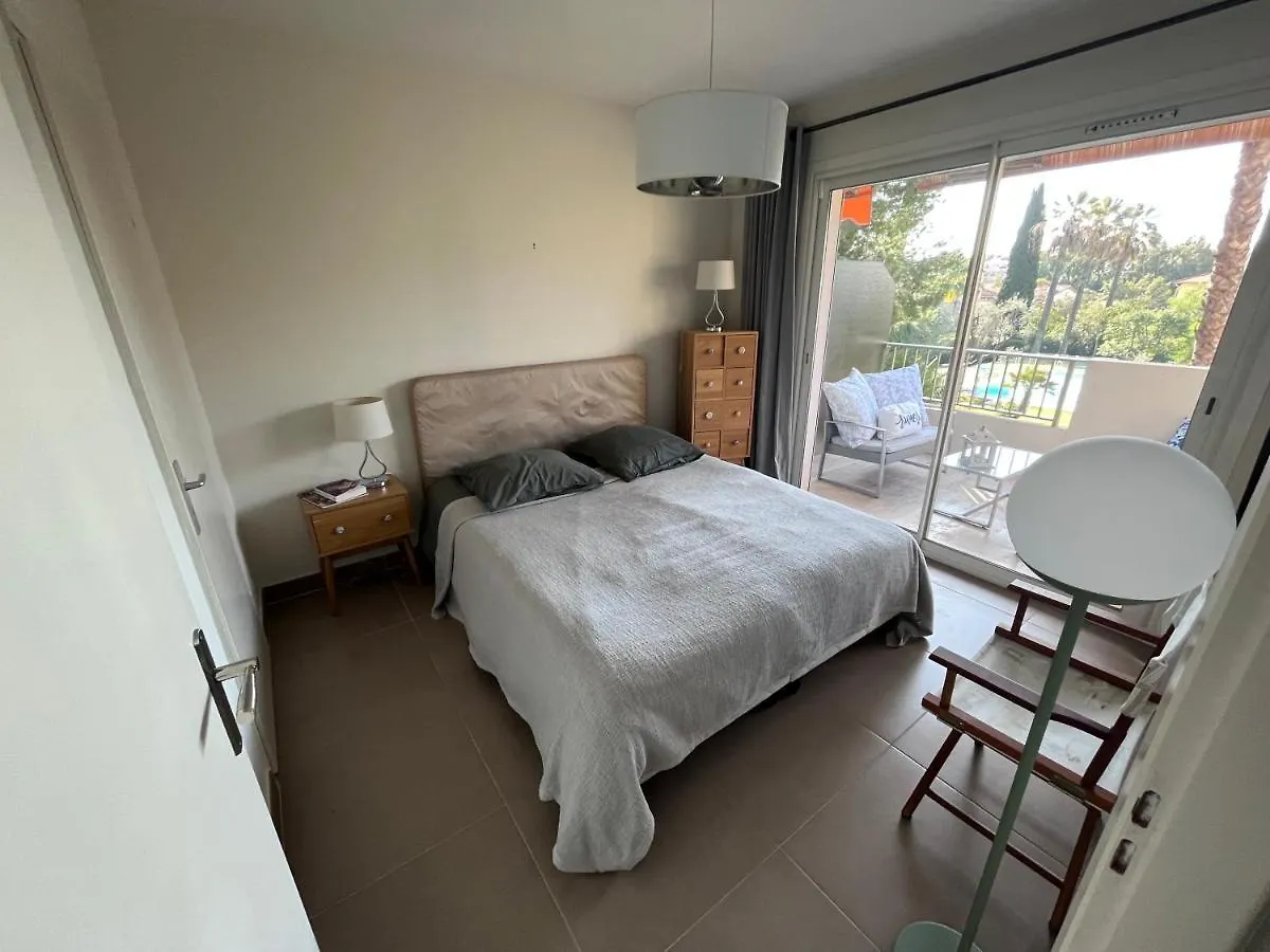 Appartement Avec Terrasse, Vue Jardin Et Piscine Antibes France